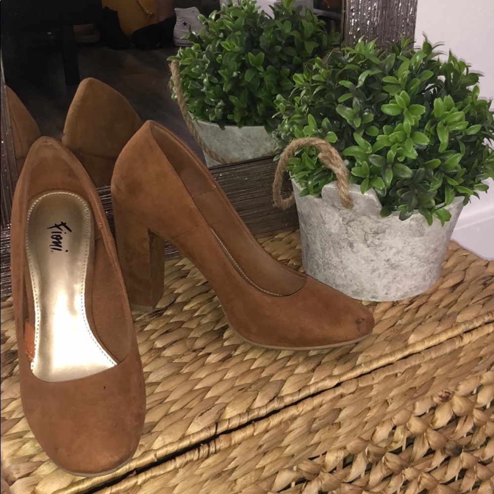 CLASSY HEELS